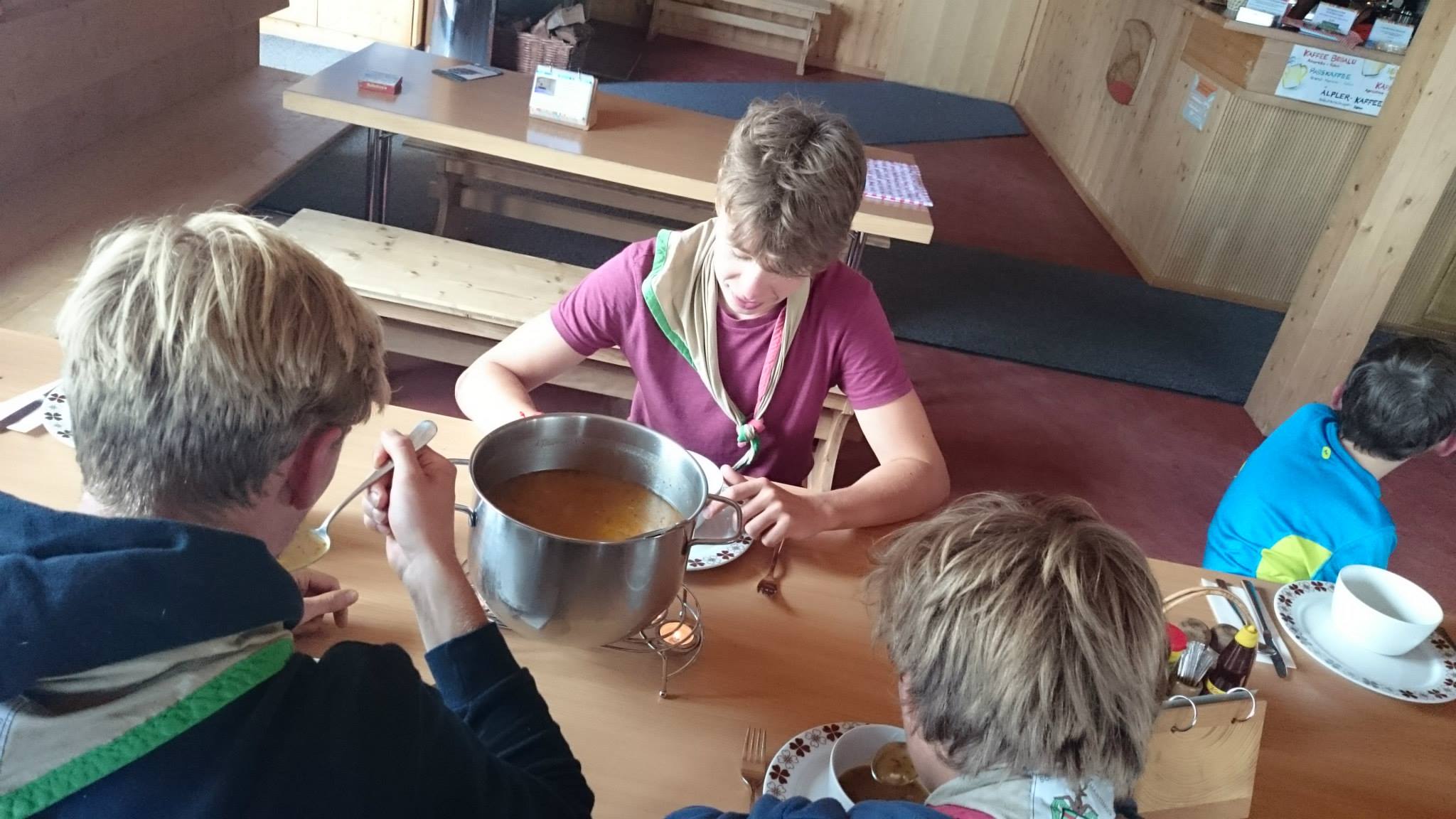 Sint-Martinus den XIIde - Internationaal kamp 2015 Kandersteg + Milaan